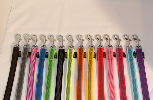 Gummierte Sportleine 10,00m geschraubt Messing Karabiner MIT Handschlaufe Schleppleine